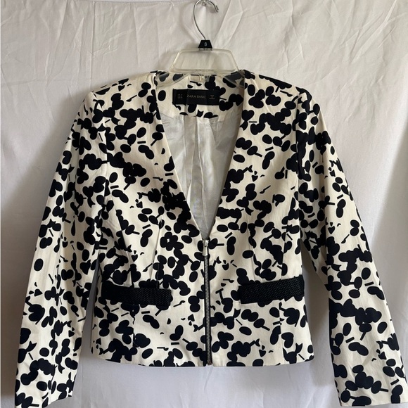 Zara Jackets & Blazers - ZARA BASICBlack and White Floral Jacket